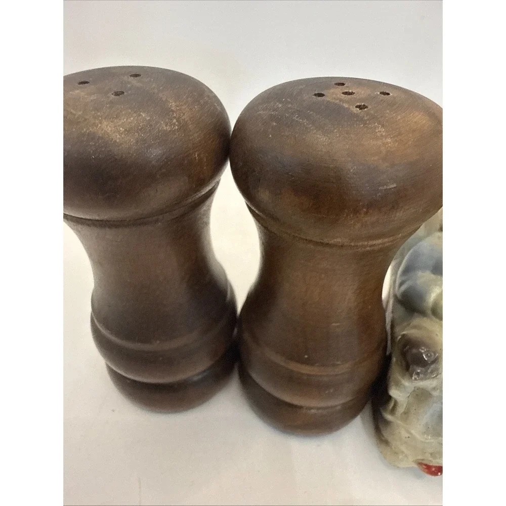 Vintage Salt And Peer Shakers Lot Of 2 Wooden Set; Grandma Grandpa Hong Kong Set